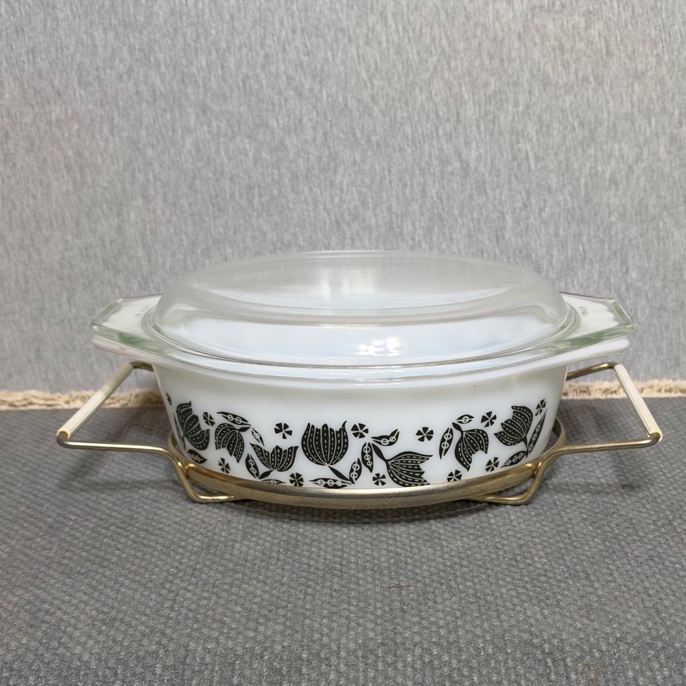 Vintage Pyrex 043 Black Tulip 1.5 Qt Oval Casserole Dish with Lid and Cradle